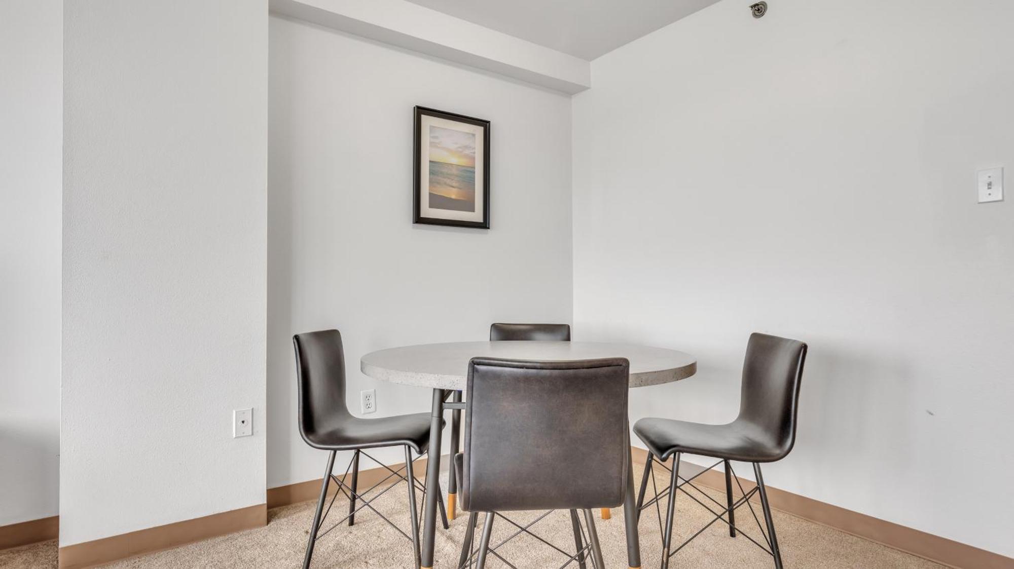 Pp 2006 Beautiful Professional 1br Apt, Pool Apartment