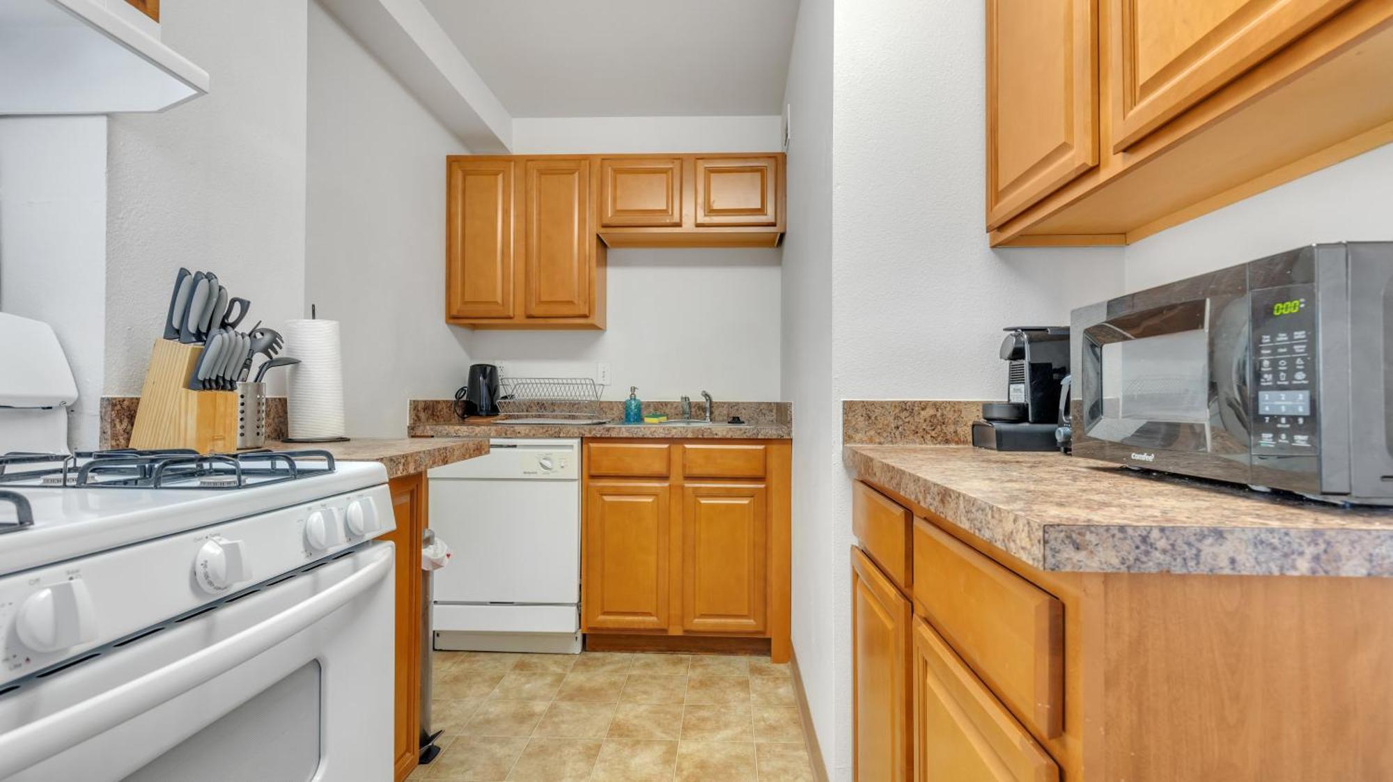 Apartment Pp 2006 Beautiful Professional 1br Apt, Pool