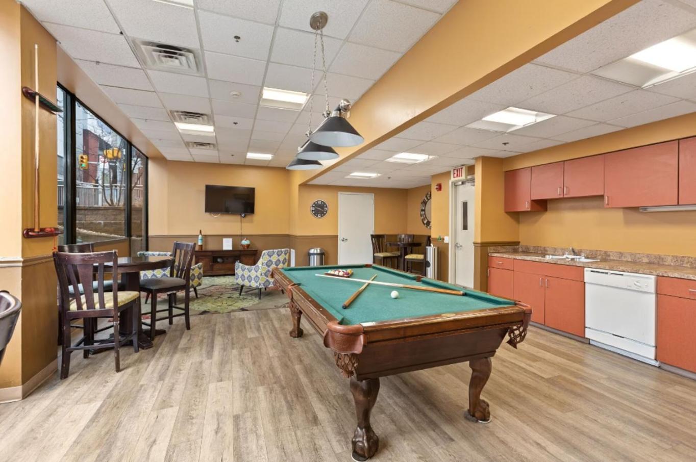 Pp 2006 Beautiful Professional 1br Apt, Pool Harrisburg