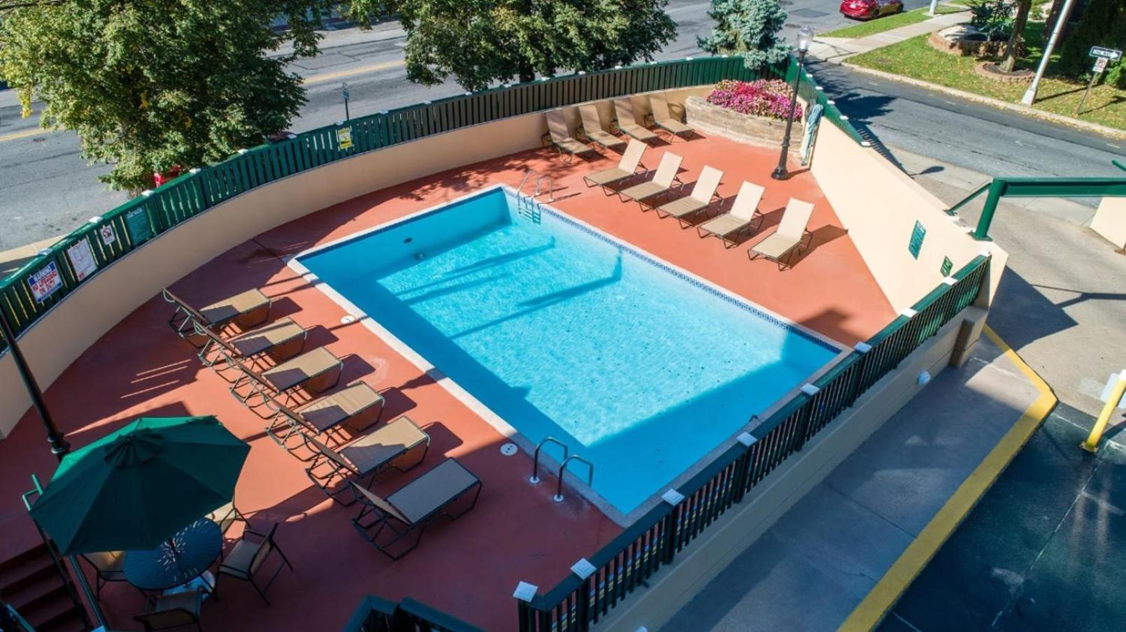 Pp 2006 Beautiful Professional 1br Apt, Pool Apartment *